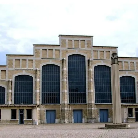 Le Carre D'or - T2, Pres Lyon & Parking Gratuit Apartment *